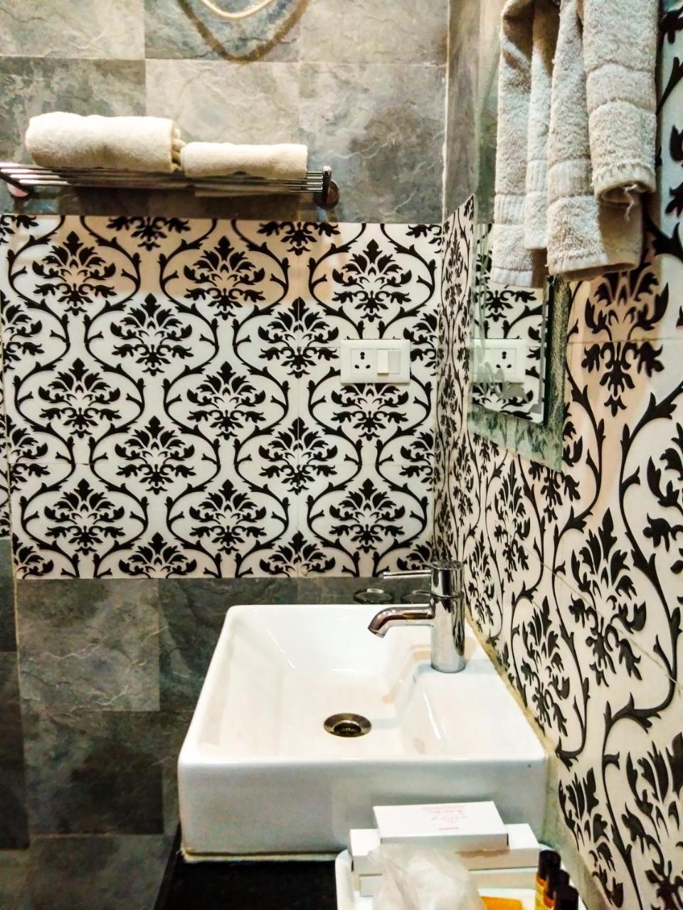 Dwivedi Hotels Sri Omkar Palace Bénarès Extérieur photo