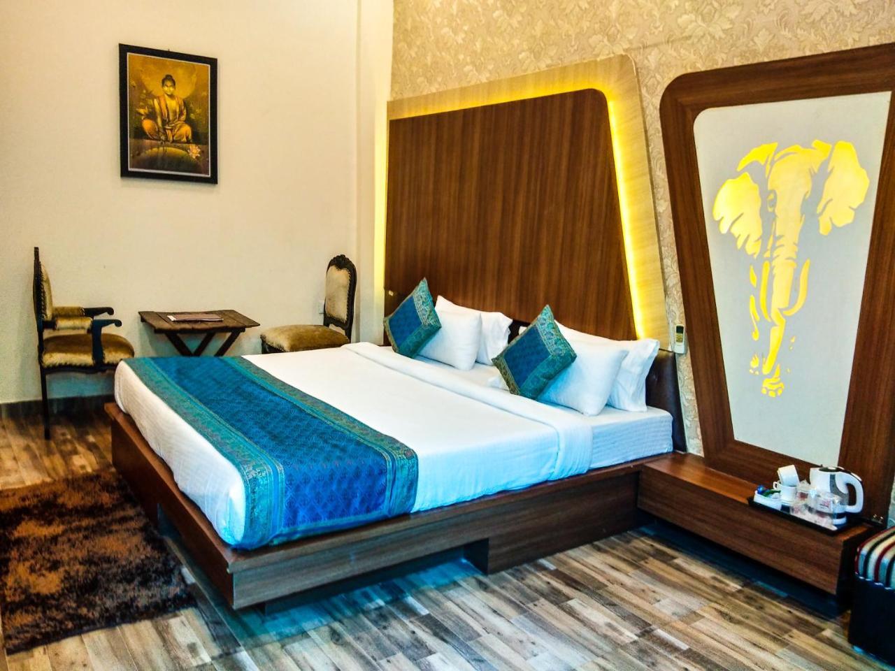 Dwivedi Hotels Sri Omkar Palace Bénarès Extérieur photo